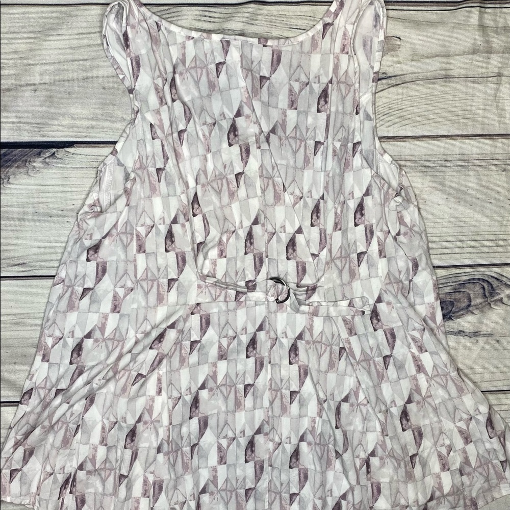 Torrid Sleeveless Shirt - size 2 (plus size) - Picture 2 of 2